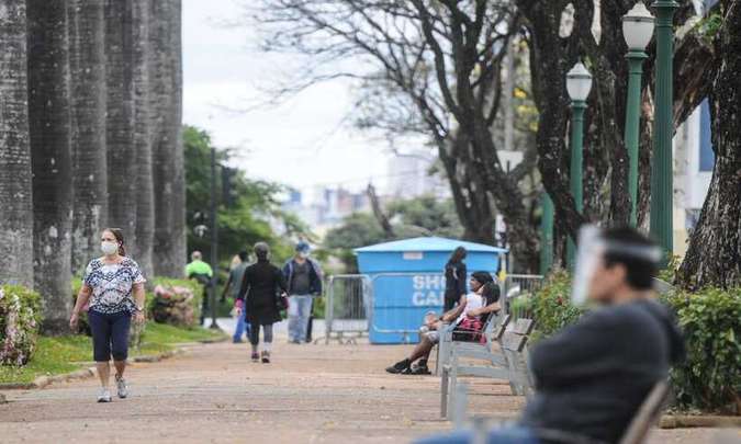 Movimento discreto na Praça da Liberdade