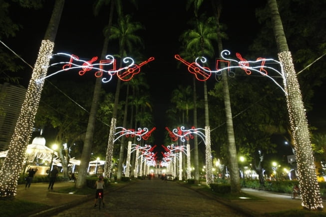 Iluminação de Natal praça da liberdade