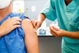 Pessoas com 49 anos podem vacinar contra Covid na próxima sexta-feira em BH