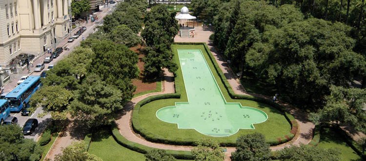 Quais são os principais pontos turísticos da Praça da Liberdade em BH?