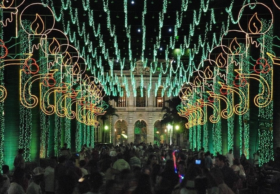 Coloque na agenda: Iluminação de Natal na Praça da Liberdade será inaugurada dia 7/12/2021 Terça Feira.