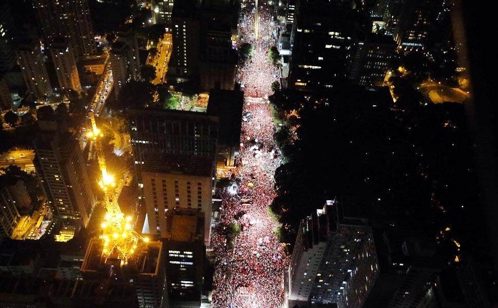 Bolsonaro não lota Praça da Liberdade em BH!