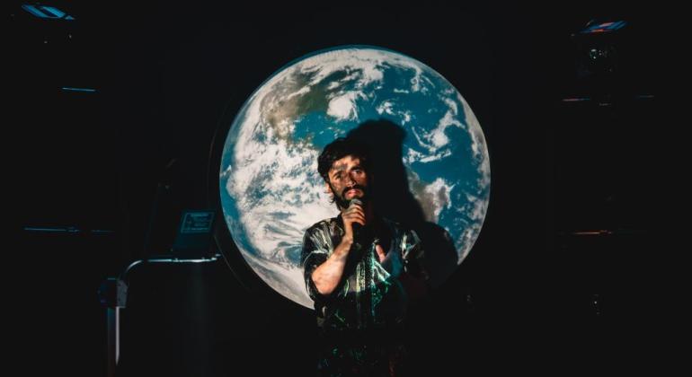 Francisco Nunes recebe Show Cênico “Terra Vista da Lua”, de Felipe de Oliveira