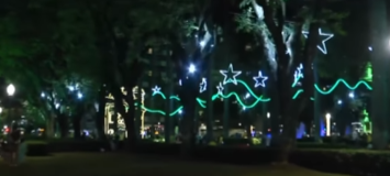Iluminação de Natal na Praça da Liberdade, em BH, é inaugurada; veja fotos
