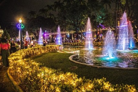 Praça da Liberdade, em Belo Horizonte, colore-se com o Projeto Luzes de Natal!