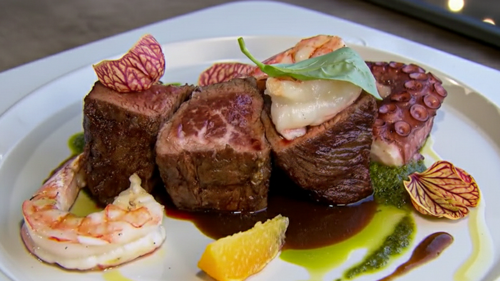 Iluminação da Praça da Liberdade marca o início do Natal da Mineiridade em Belo Horizonte