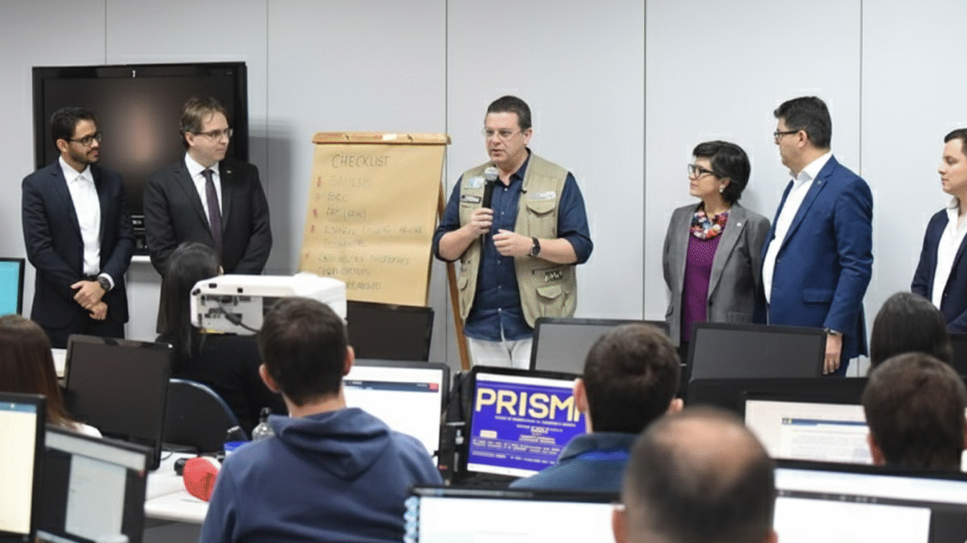 Ministro da Previdência Social visita agência em Belo Horizonte e acompanha entrega de próteses a segurados