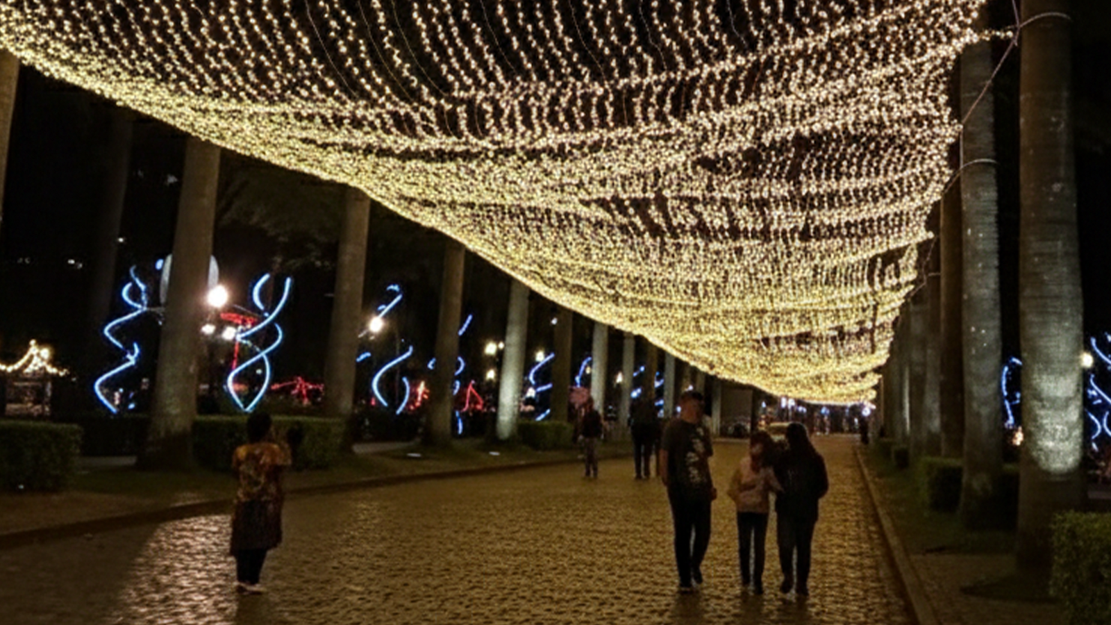 Iluminação da Praça da Liberdade marca o início do Natal da Mineiridade em Belo Horizonte