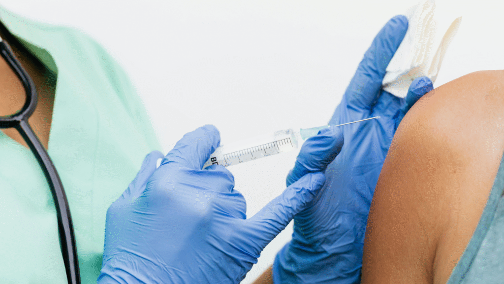 Prefeitura reforça comunicado sobre vacinação contra dengue na capital